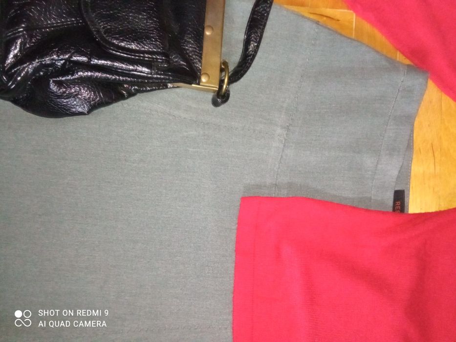 Czerwony sweter Reserved i spódnica Reserved r. M