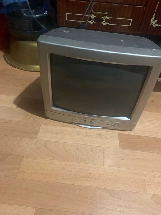 Продам маленький телевизор TCL