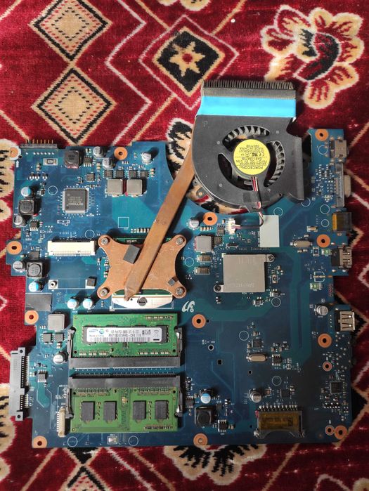 Материнська плата від SAMSUNG R540