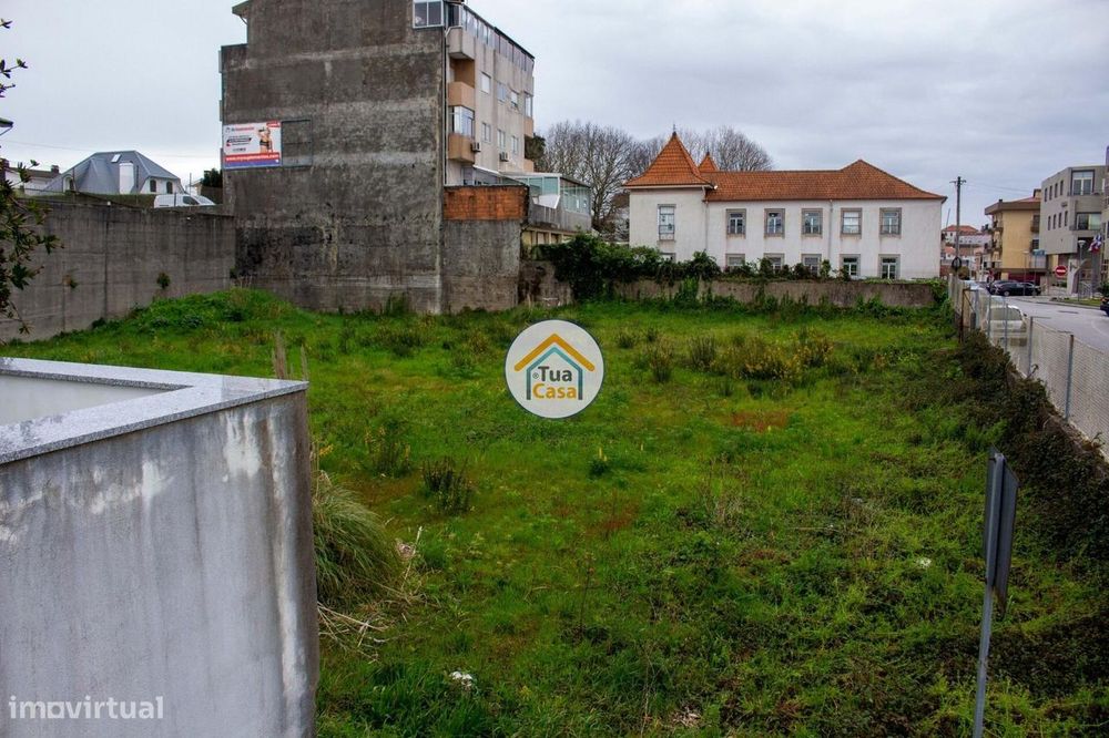 Terreno com Duas Frentes – 2204m2 – Nacional 1, Lourosa