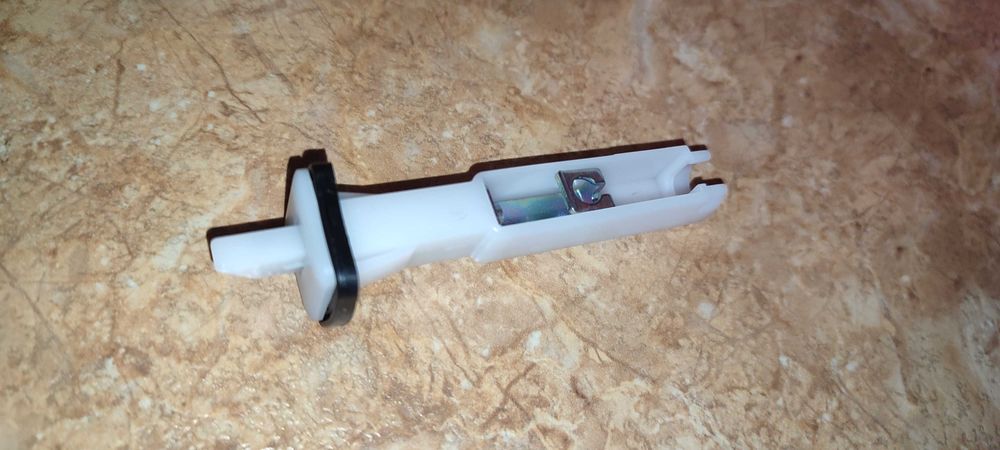 Защелка замка топливного лючка Nissan 78826-01L0A, 7882601L0A