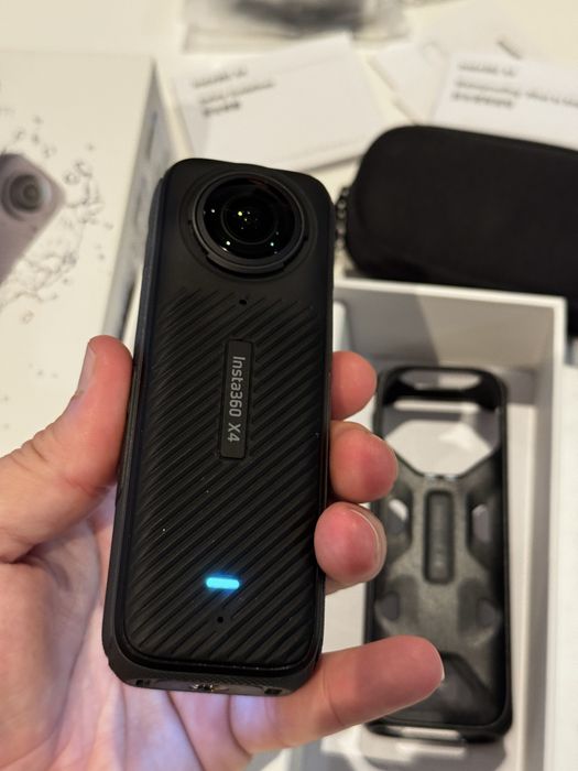 Insta 360 x4- com caixa e carregador e bolsa