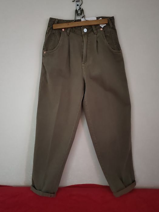 Bershka джинсы горчичные бежевые мокко новые мом бананы