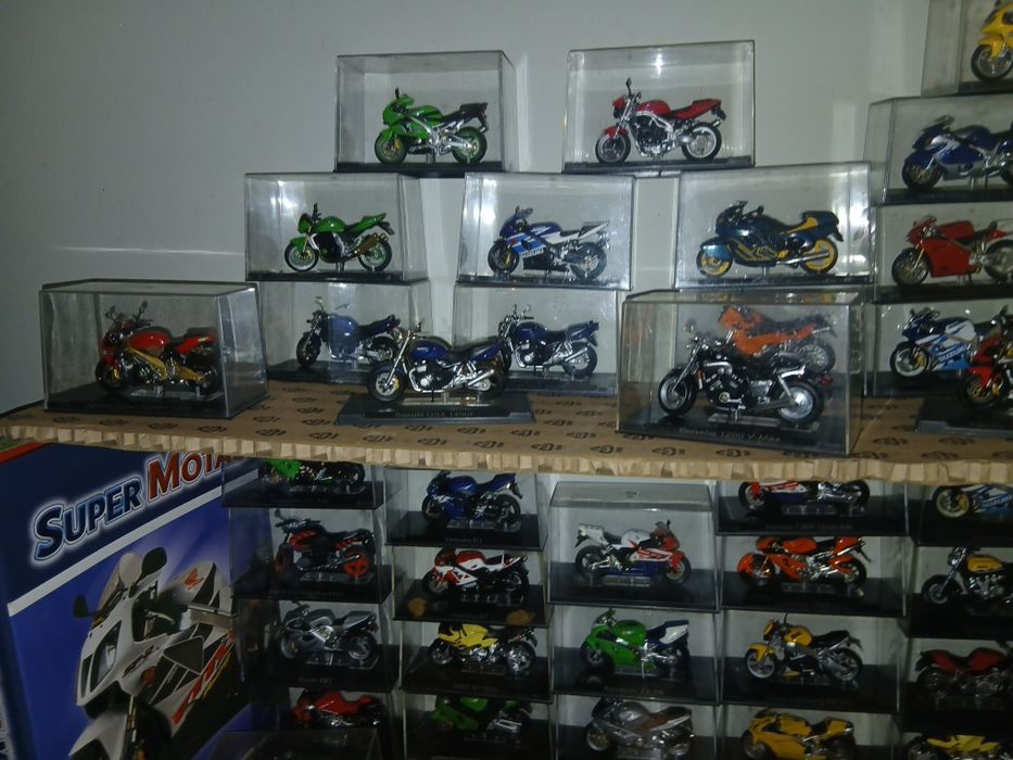 Colecai 50 motos nova por 250 €