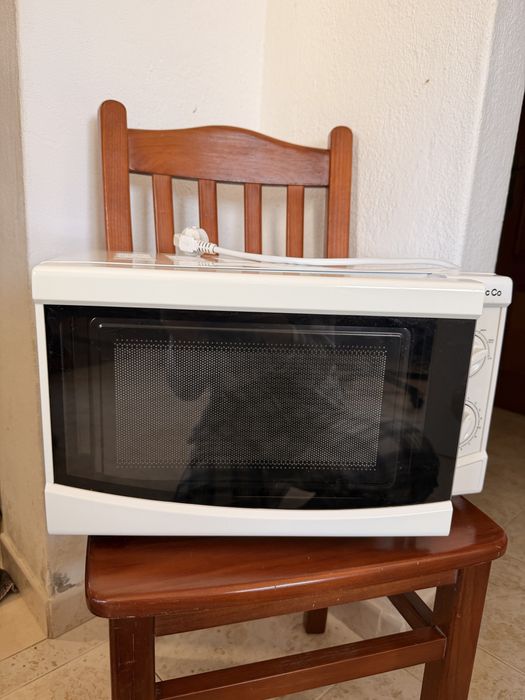 Micro-ondas Electric Co. – Branco