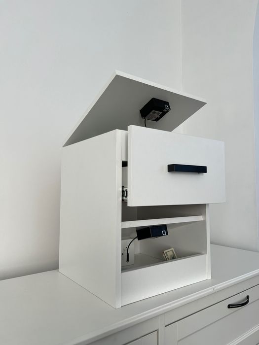 Szafka nocna z elektronicznym zamkiem i szufladą