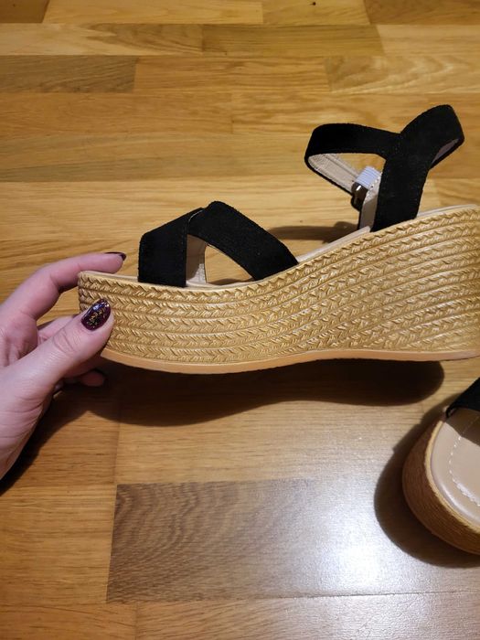 Buty na koturnie