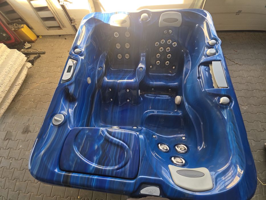 Jacuzzi ogrodowe taras ogrod caloroczne  ocieplone premium sundance spas capri