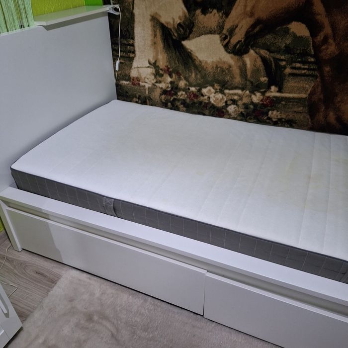 Łóżko z  materacem