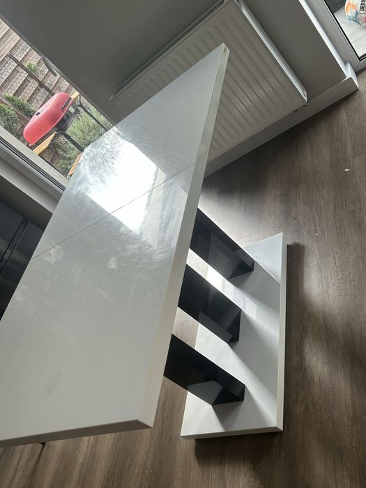 Nowoczesny rozkladany stół do salonu jadalni