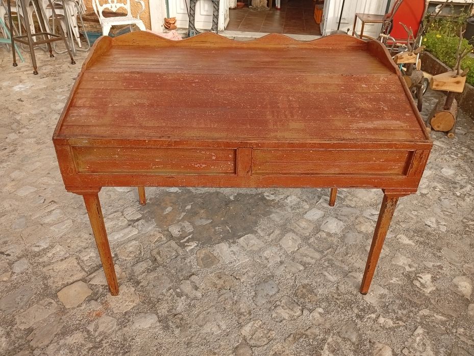 Escrivaninha em madeira rústica (escrivão/pupitre)