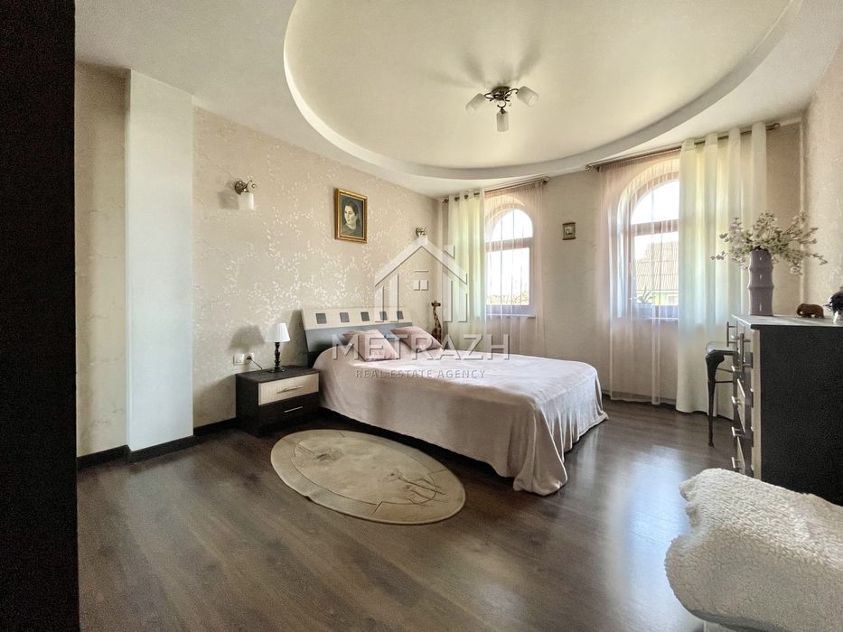 Продам капитальный дом, 5 комнат, Индустриальный, Рогань