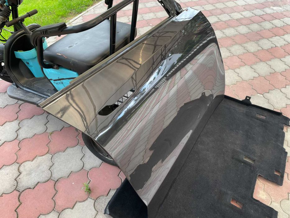 Двері Tesla Model Y