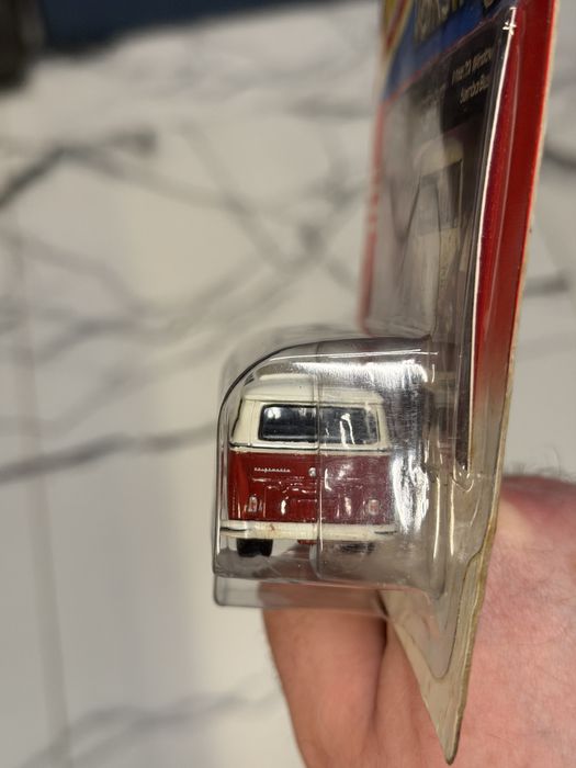 Johnny Lightning 1965 Volkswagen Samba Bus 21 Window T1 Premium VW T2