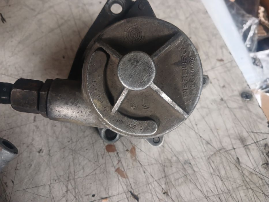 Вакумний насос Гольф Шкода Пассатт