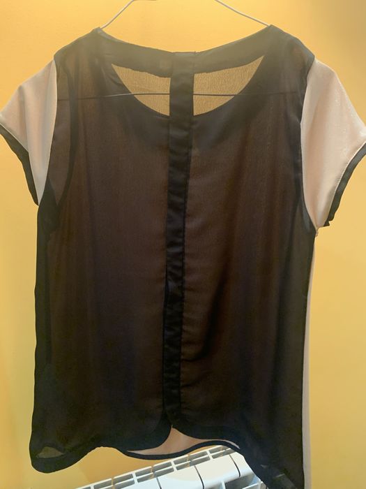 Blusa t-shirt mulher dourada/preta formal tamanho L “Springfield”