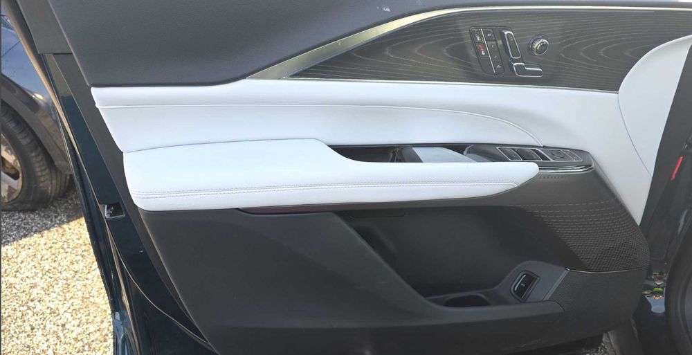 Продам Cadillac LYRIQ 2025 з ПДВ