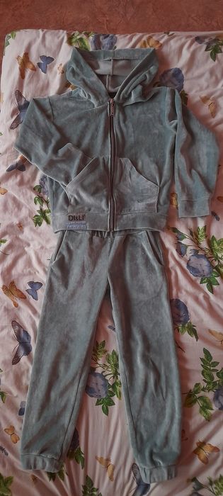 Продам костюм для дівчинки