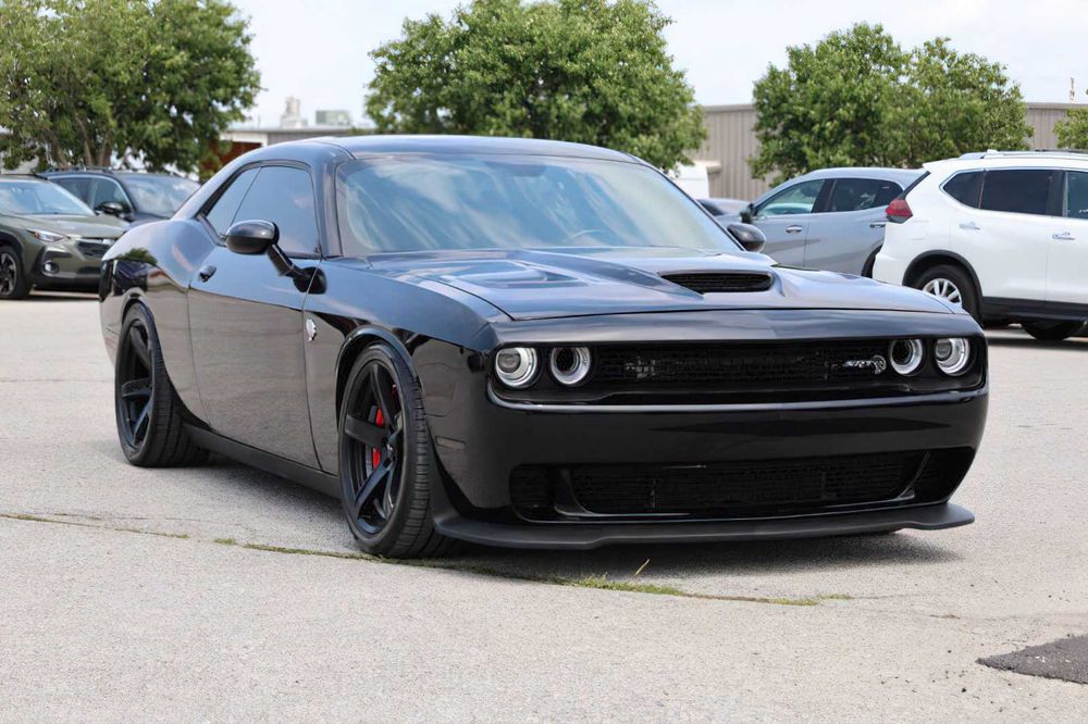 Dodge Challenger SRT Hellcat      2017