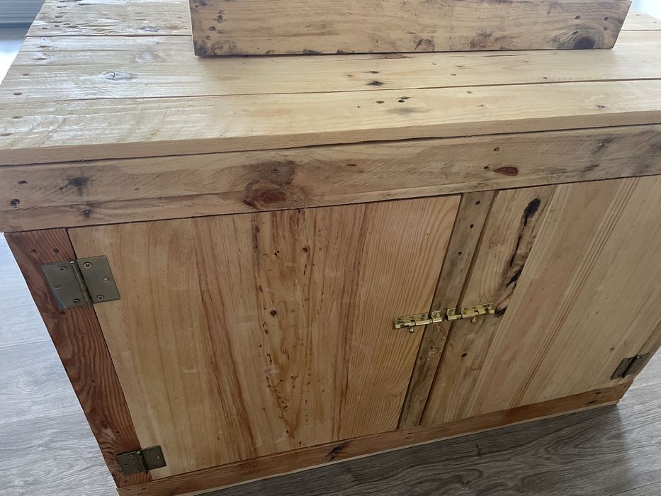 Móvel de andares em madeira