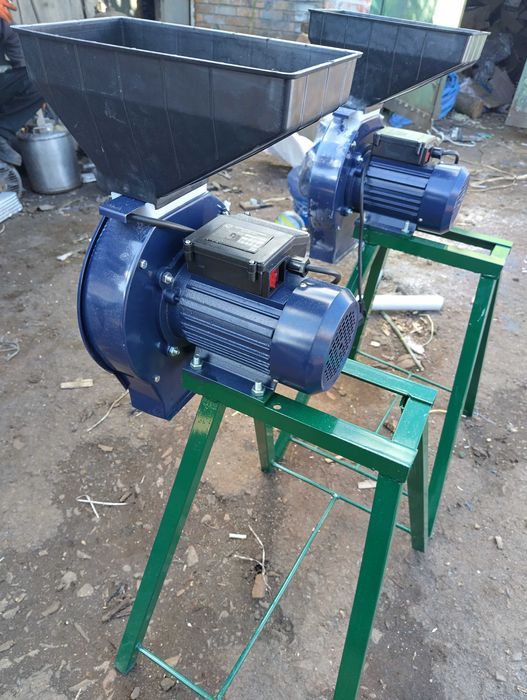 Доступний Млин Млинок ДКУ на зерно 2.5 квтх2850об/хв220вольт-250кг\год