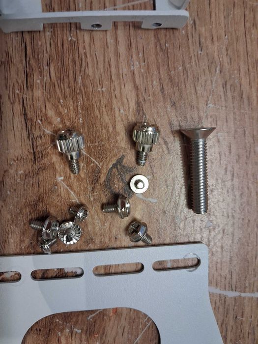 uchwyt pionowy na karte graficzna