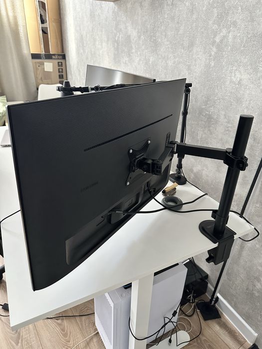 Монітор 32 дюйма SAMSUNG 4К