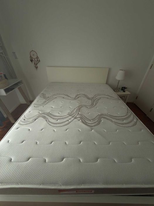 Colchão de casal, da marca Pikolin 160cm X 200cm