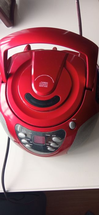 Leitor DVD com rádio portátil ou/e fixo