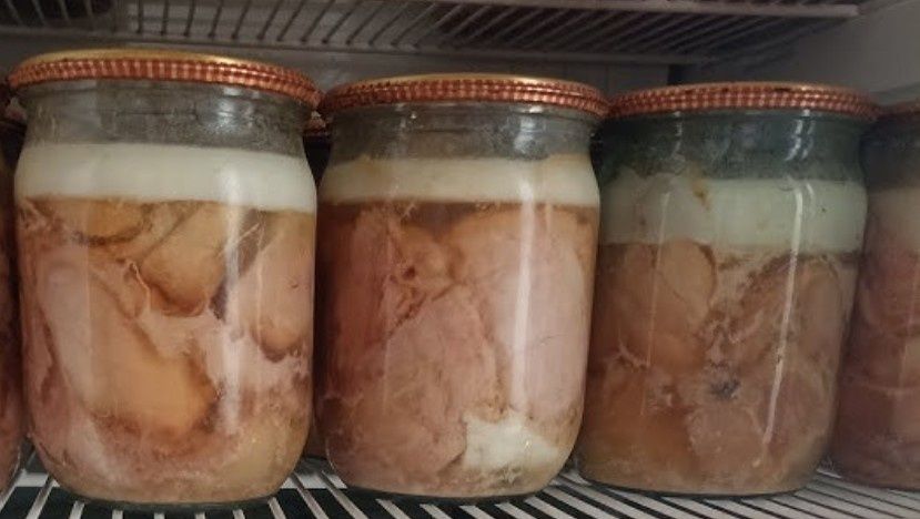 Тушёнка , якість ,наявність.