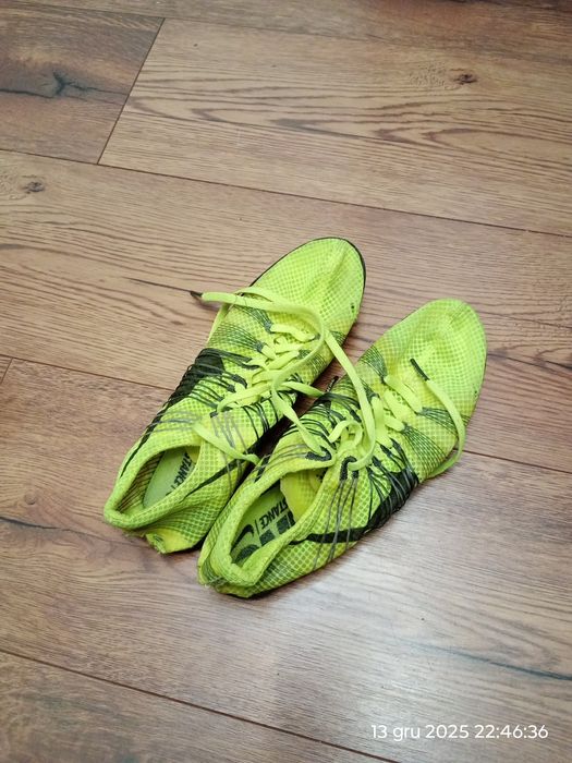 Buty sportowe lekkoatletyczne halowe kolce 40, 25 cm