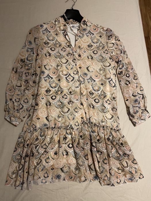 Sukienka we wzory uni