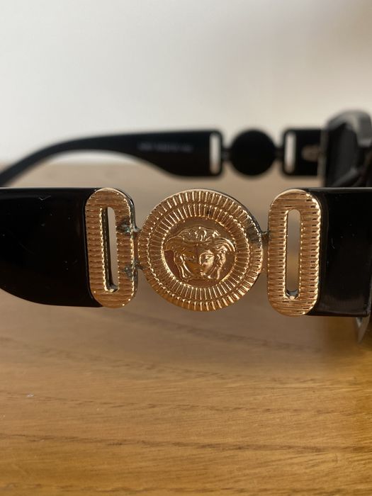 Óculos de sol versage pretos e dourados