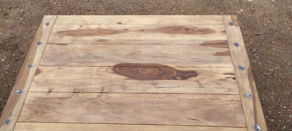 Stół z drewna egzotycznego. 3 sztuki