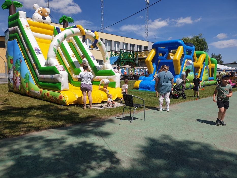 Dmuchańce, zjeżdżalnie, kule wodne, tory przeszkód