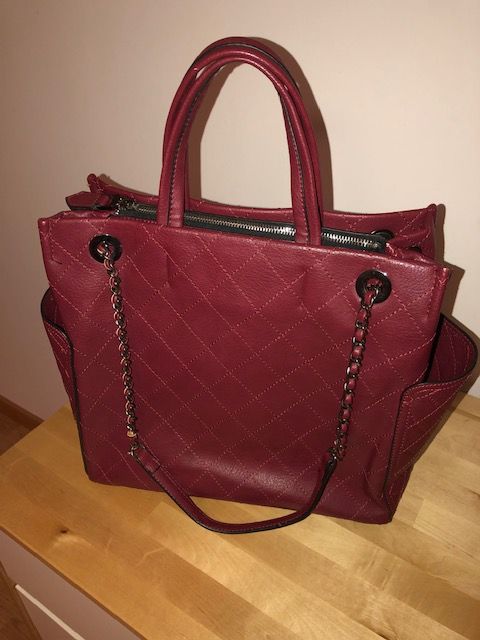 Lindíssima mala bordô em excelente estado