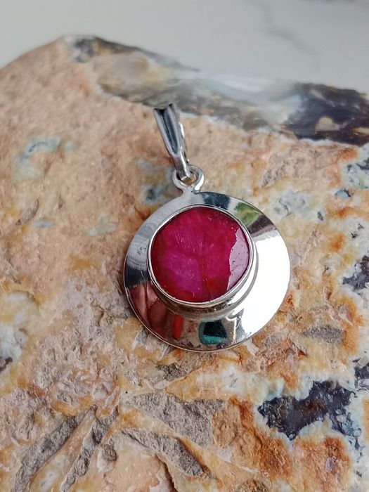 Wisiorek srebrny rubinem naturalnym zawieszka srebrna rubin naturalny