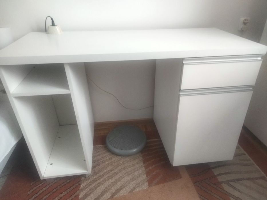 Biurko białe błyszczące