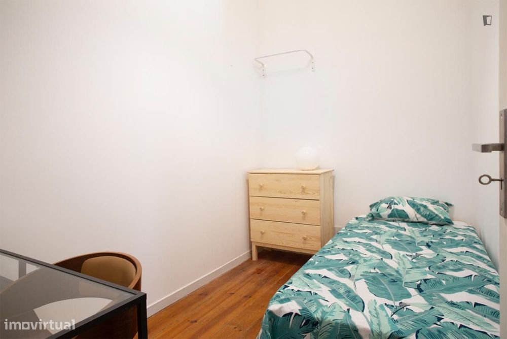 Quarto - localizado em Arroios Lisbon