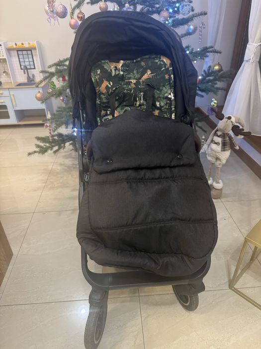 Spacerówka w dobrym stanie, czarna, śpiworek, regulowane oparcie