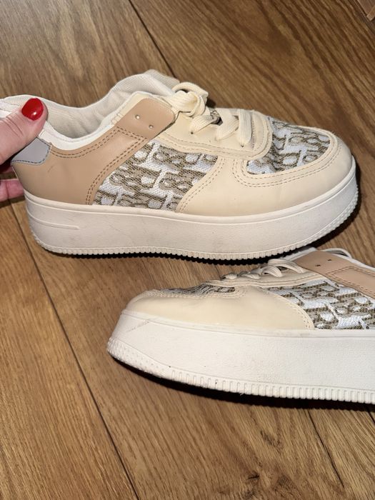 Beżowe Sneakersy Na Platformie