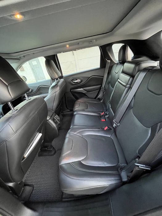 Продам Jeep Cherokee