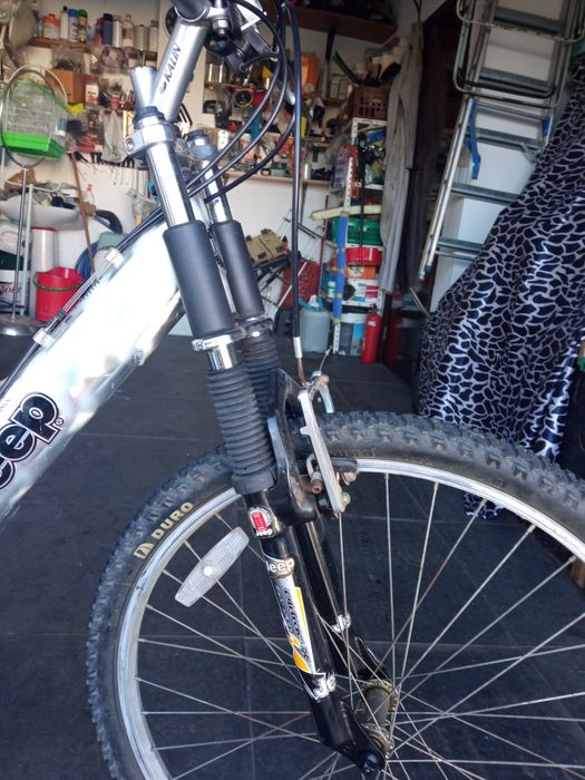 Bicicleta marca JEEP