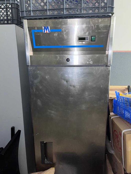 Arca vertical inox de frio positivo , ta muito boa toda em inox