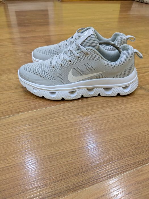 Кросівки Nike чоловічі сірі   44 р легенькі і зручні