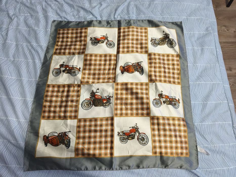 Продам хустку з мотоциклами