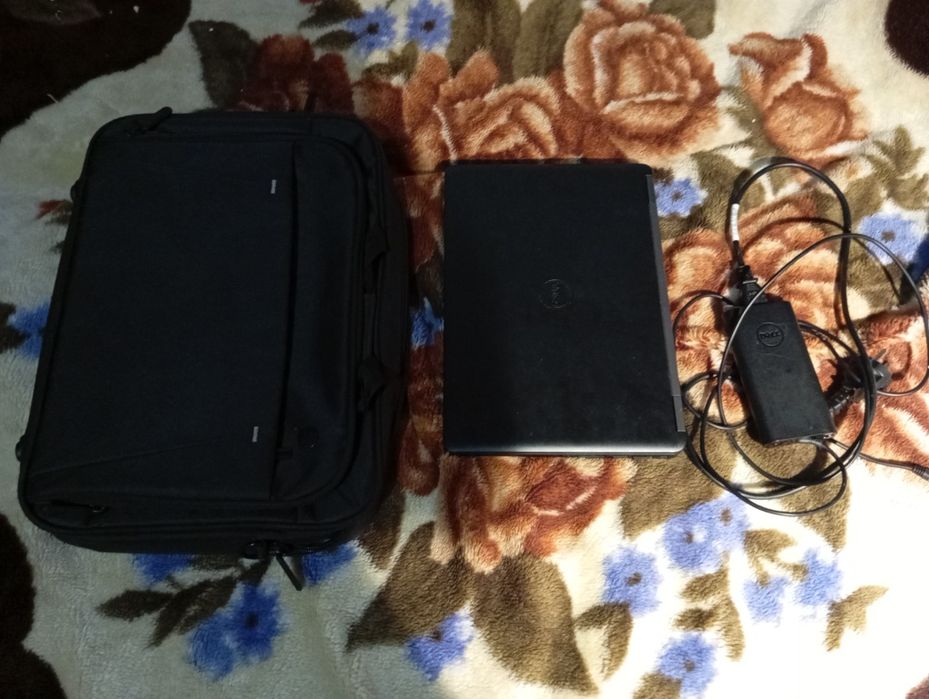 Laptop Dell E5270, zasilacz, torba.