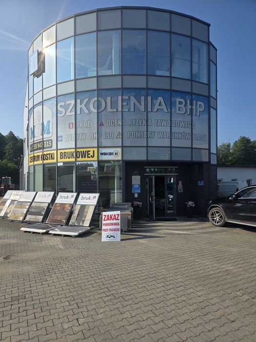 Atrakcyjnie usytułowany lokal biurowy.