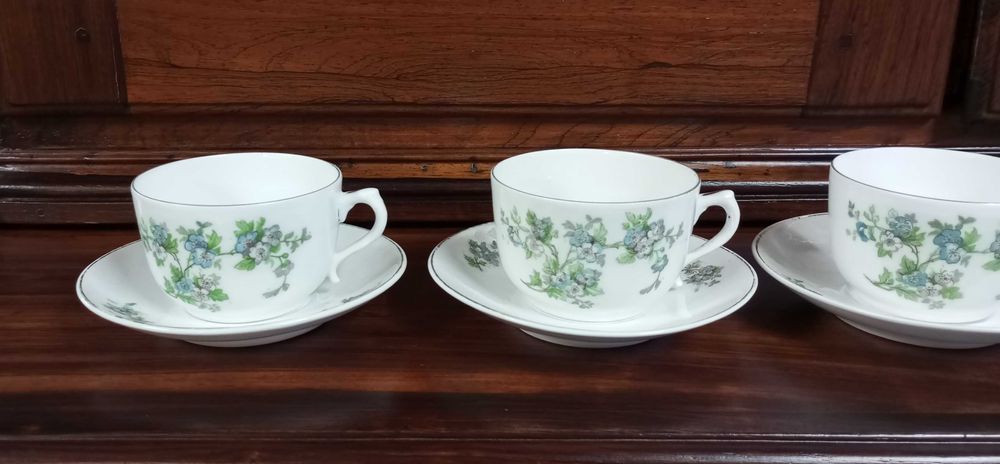 Antigo conjunto de 6 chávenas de chá com pires Vista Alegre