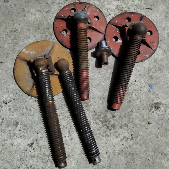 Гвинтовий механізм з лапою